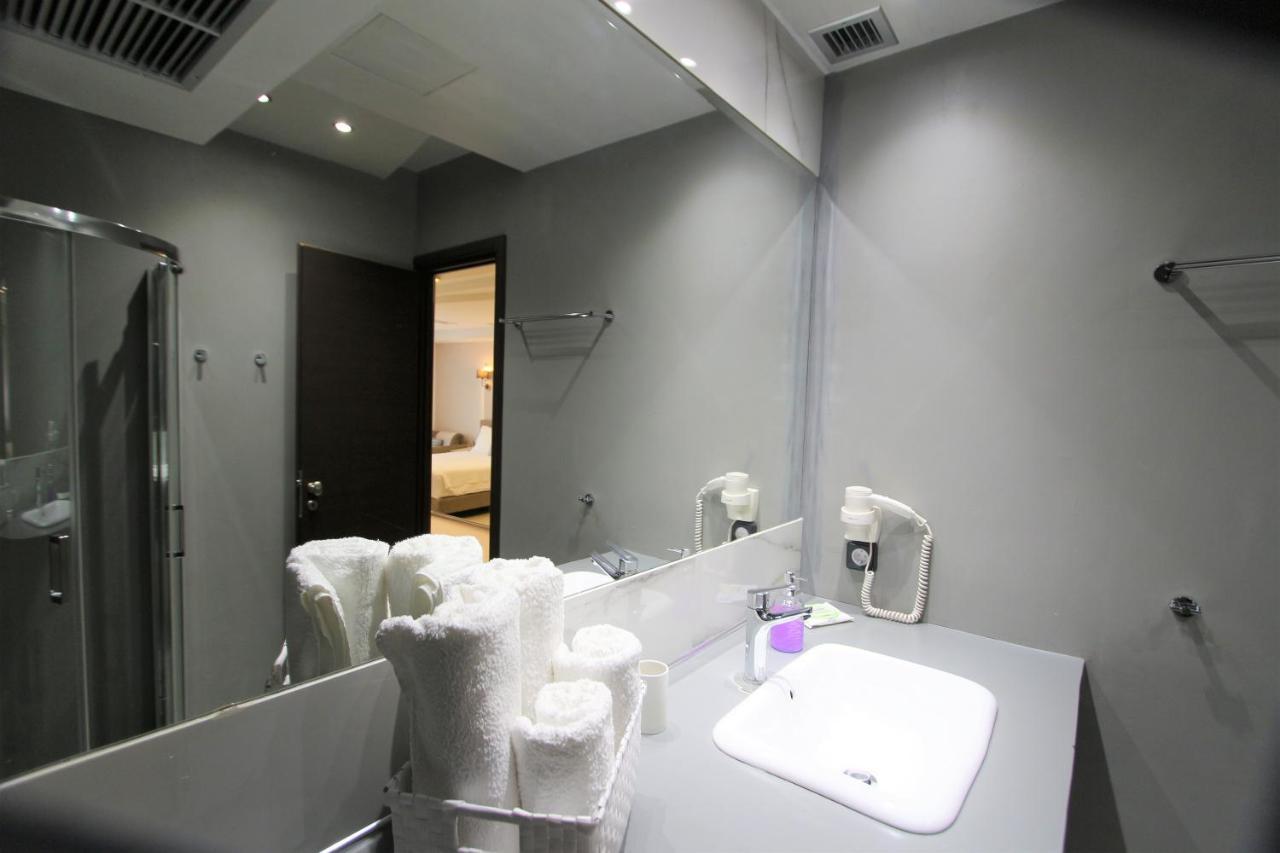 Aiolos Apartments Ermou 64 2Nd Floor Suites Athen Eksteriør bilde