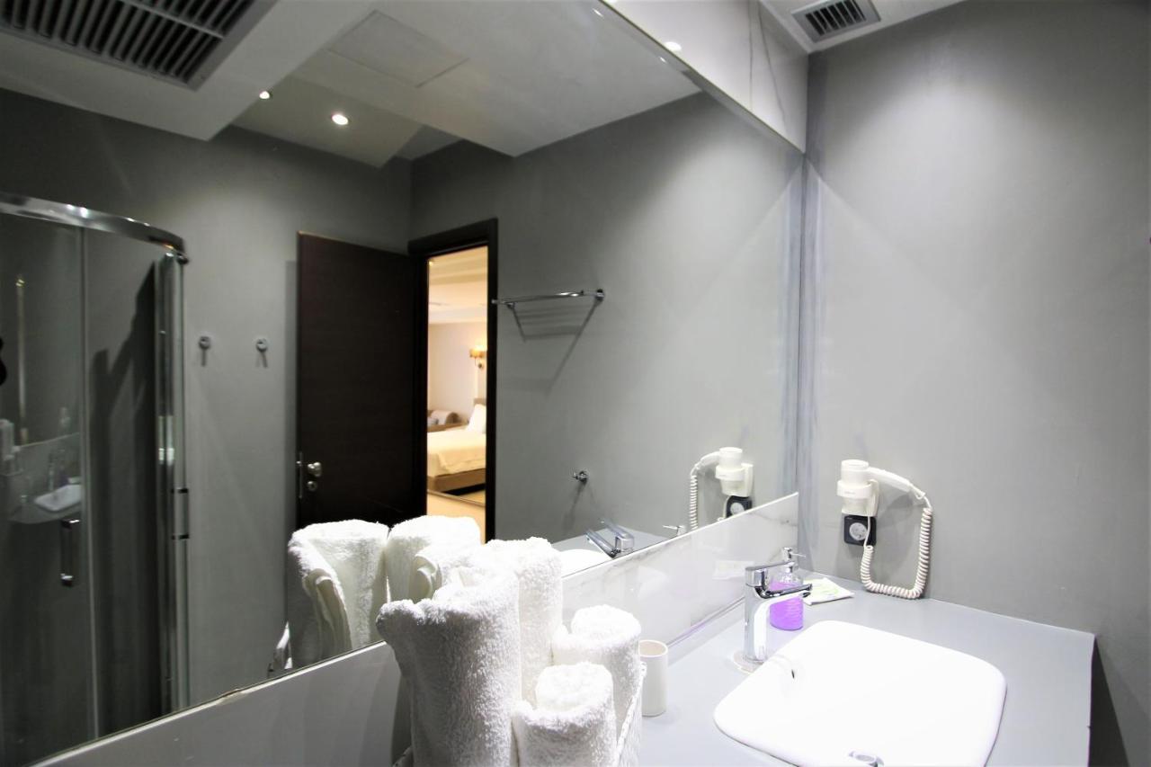 Aiolos Apartments Ermou 64 2Nd Floor Suites Athen Eksteriør bilde