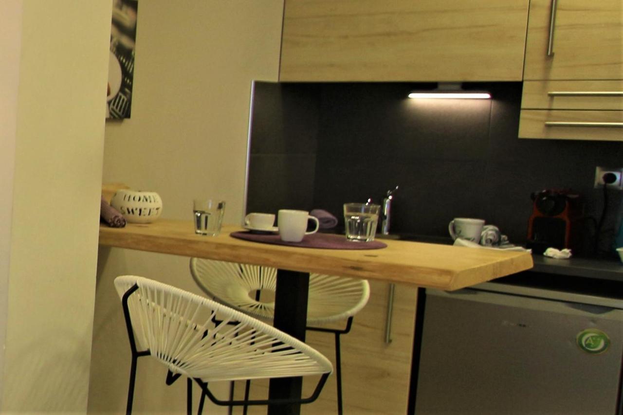 Aiolos Apartments Ermou 64 2Nd Floor Suites Athen Eksteriør bilde