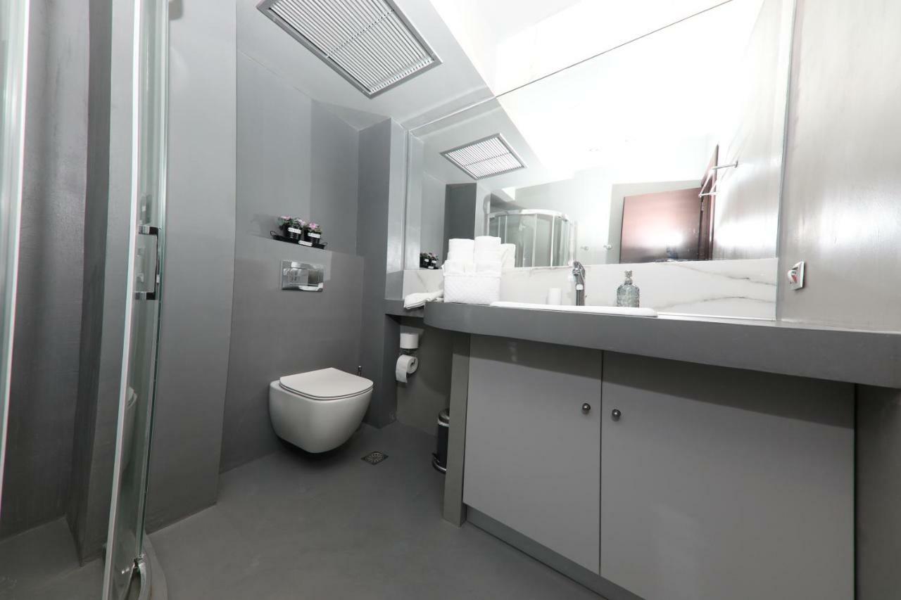 Aiolos Apartments Ermou 64 2Nd Floor Suites Athen Eksteriør bilde